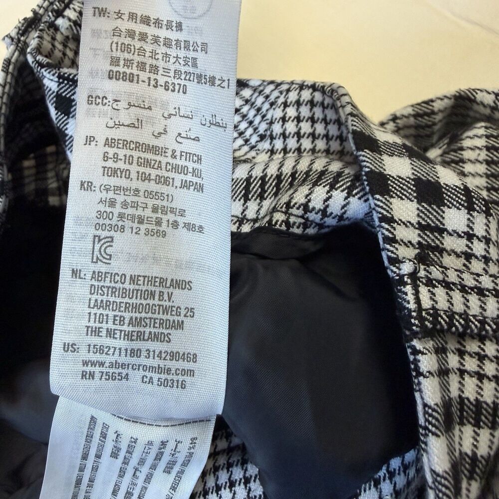 Abercrombie & Fitch Black & White Plaid Cropped Pants, XS - Picture 5 of 11